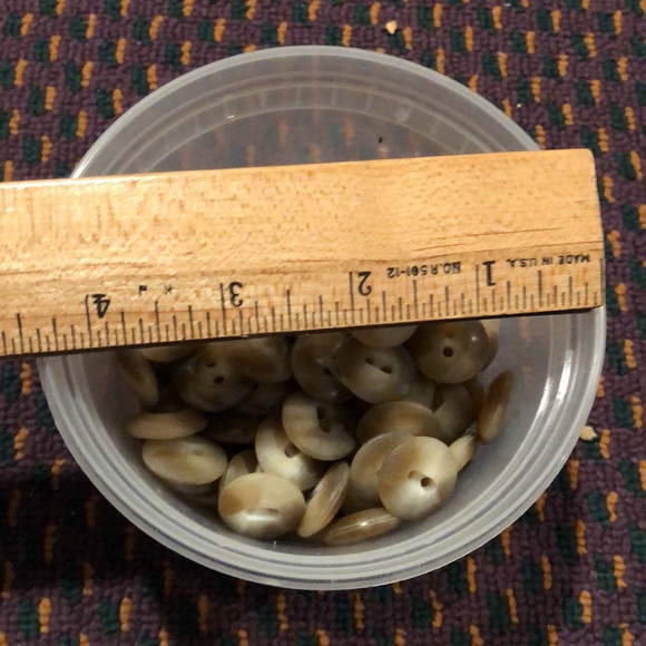 New vintage mottled beige/brown 2 hole craft sewing buttons - Picture 9 of 12